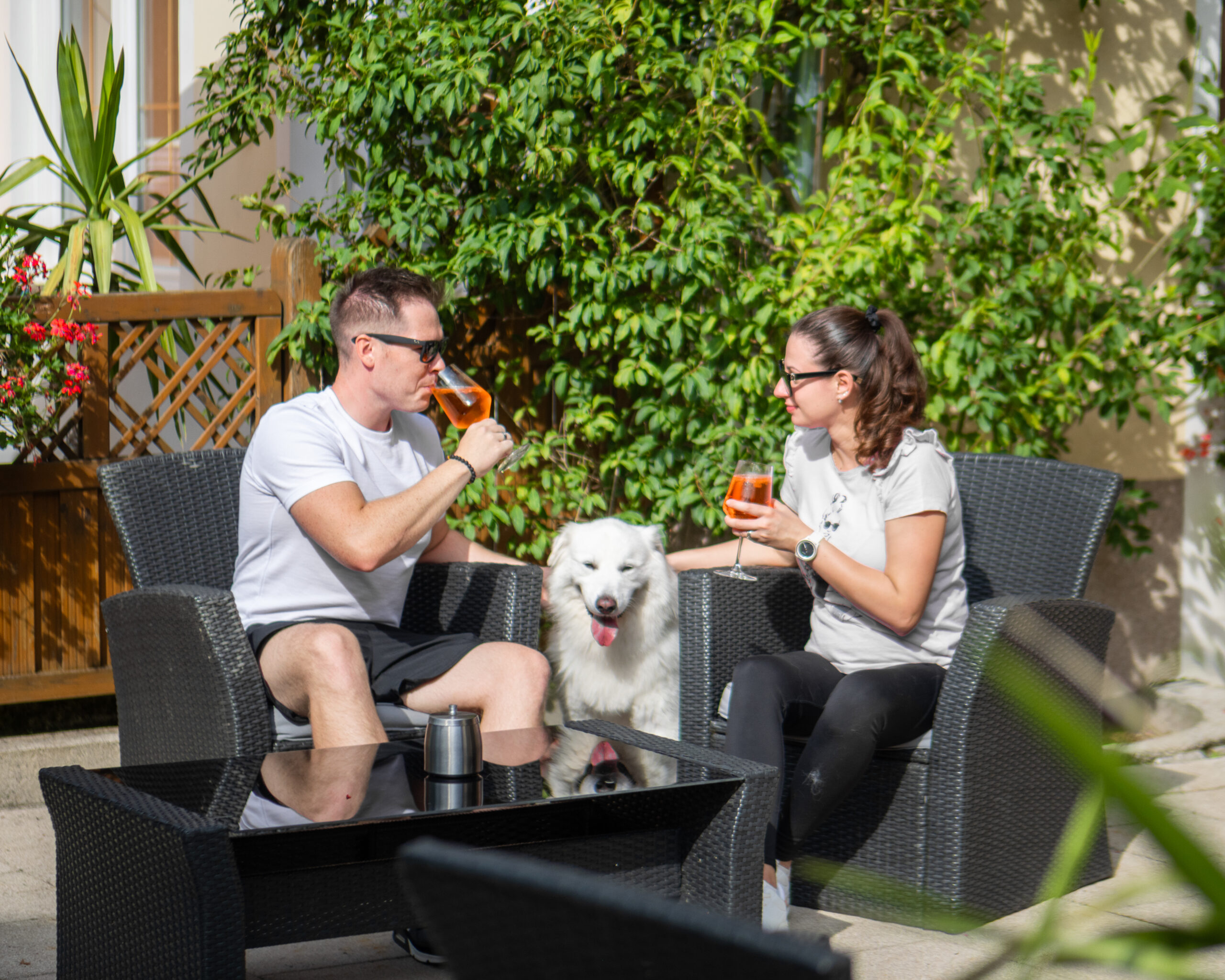 Gemütliche Terrasse bei der Cafeteria von GRUBERS